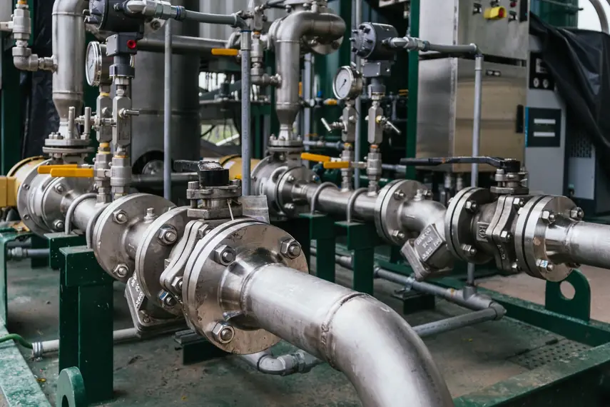 17731 Fire protection system components including valves, pipes, and gauges for automatic sprinkler and suppression solutions.